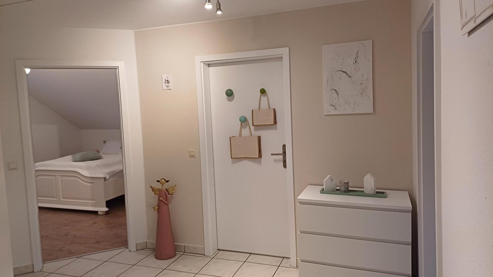 Helle Schoene Dachgeschosswohnung Mit Balkon Щоках Екстериор снимка